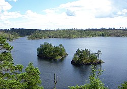 Stensjön, set fra borgen som ligger ved søens nordbred.