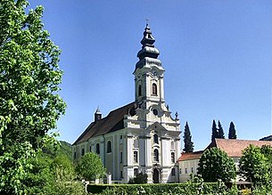 Fassade der Stiftskirche