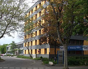 Schulgebäude und Wohnheim