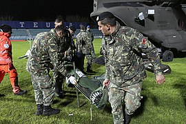 Pripadnici albanske vojske uključeni u spasavačkim radovima