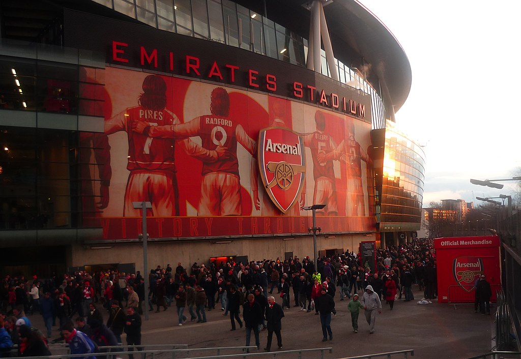 1024px-The_Emirates_Stadium_-_geograph.org.uk_-_1717235.jpg