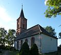 KW 46: Die Kirche Wodarg ist ein Kirchengebäude im Ortsteil Wodarg der Gemeinde Werder (bei Altentreptow) im Landkreis Mecklenburgische Seenplatte. Sie wurde in der zweiten Hälfte des 19. Jahrhunderts im neuromanischen Stil weitgehend neu errichtet. Es sind noch Reste der Bögen früherer Wandöffnungen zu erkennen. Kanzel und Altaraufsatz mit Schranken stammen aus der Mitte des 18. Jahrhunderts.