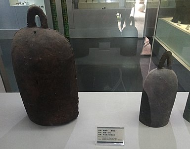 铜编钟（复制品），真品发掘于大波那古墓群遗址，现存于大理州博物馆