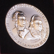 Medal commemorating Franklin and Lavoisier, 2018 2018 Franklin Lavoisier Medal.png