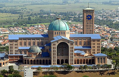 Basilika Mazbah Bunda dari Aparecida Nasional, terletak di Aparecida, Brasil.