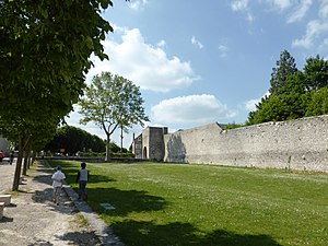 Remparts à Beaugency