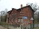 Bahnhof Altdöbern, bestehend aus Empfangsgebäude, Nebengebäuden und Pflasterung