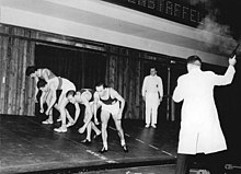 A starting pistol in use at an athletics competition in 1961. Bundesarchiv Bild 183-79908-0001, Muller.jpg