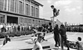 A performance during the DTSB Athletics- and Sports day in front of the Dynamo-Sporthalle in 1958.