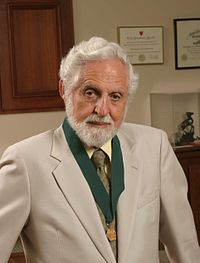 Carl Djerassi, recipient of the AIC Gold Medal, 2004