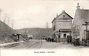 Arrivée d'un train à vapeur en provenance de Longpont vers 1910.