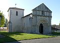 La façade et le clocher.