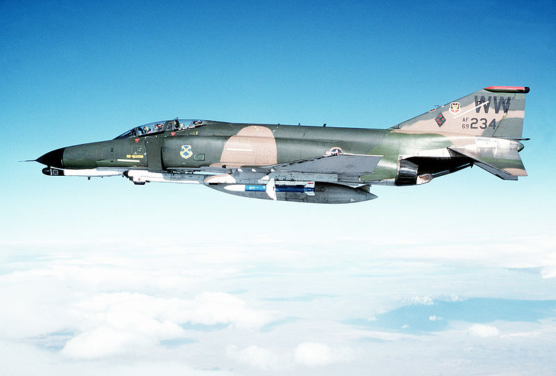 Файл:F-4 Phantom in flight Apr 1982.jpg