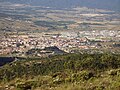 Naves industriales a las afueras de Ibi. Toda la comarca (Hoya de Castalla) recibe la denominación de "valle del juguete" -web oficial-. Otras zonas industriales de la provincia están especializadas en el turrón (Jijona) o el zapato (Elda).