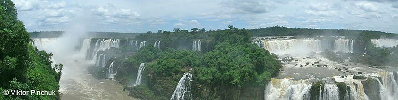 Водопад Игуасу, вид со стороны города Фос-ду-Игуасу, Бразилия
