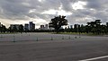 Área defronte a entrada do Palácio Imperial com os prédios comerciais de Chiyoda ao fundo