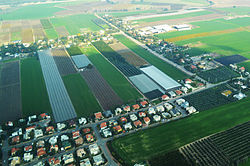 Letecký pohled na vesnici Kidron