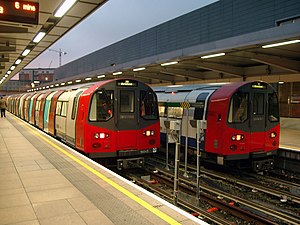 1996 stock used on Jubilee Line by London Unde...