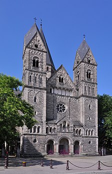 Le temple Neuf, construit à Metz durant l'annexion allemande du Reichsland Elsass-Lothringen de 1871 à 1919. Il est inauguré en 1904 par l'empereur Guillaume II. (définition réelle 2 206 × 3 425)