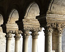 Galerie sud, baie à quadruple arcature, colonnes géminées.
