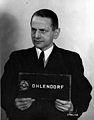 Otto Ohlendorf (1907-1951), ancien commandant de l'Einsatzgruppe D, qui a perpétré des meurtres de masse en Moldavie, dans le sud de l'Ukraine, en Crimée et, en 1942, dans le Caucase du Nord.