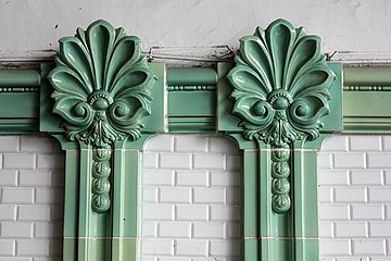 Palmete de ceramică în stația de metrou Gare d'Austerlitz, Paris