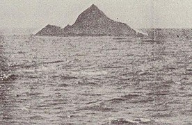 Zdjęcie góry lodowej z którą prawdopodobnie zderzył się RMS Titanic zrobione z pokładu SS Birma
