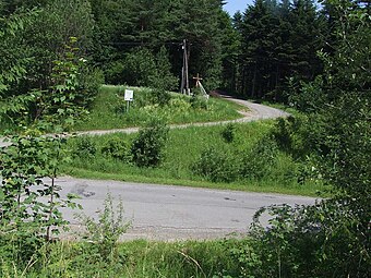 Przełęcz Jaworzyce (widoczny zakręt drogi odchodzącej z przełęczy do Obserwatorium Astronomicznego na Lubomirze)