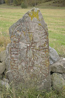 Sö 265, runstenen i Högsta by.