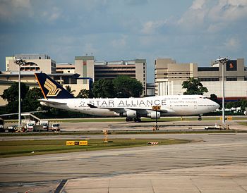 English: Singapore Airlines Boeing 747-400 (9V...