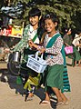 Մյանմացի դպրոցականները կանաչ համազգեստով
