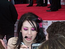 Description de l'image Skye Sweetnam with marker.jpg.