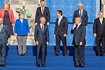 Президент Дональд Трамп и генеральный секретарь Йенс Столтенберг на семейном фото НАТО.