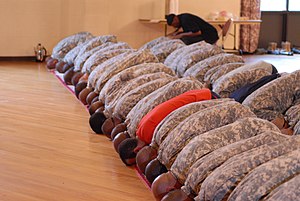 English: Muslim Soldiers bow down in prayer du...