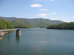 Blick vom Watauga Dam über den Stausee in Richtung Rat Branch Boat Landing