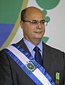 Governador do Rio de Janeiro, Wilson Witzel, com a faixa governamental confeccionada a seu pedido.