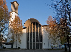 Zu den heiligen Engeln (München), Außenansicht mit Campanile von Westen 2011