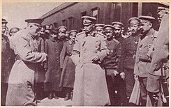 Командующий армией Брусилов на перроне Самбора встречает царя, апрель 1915