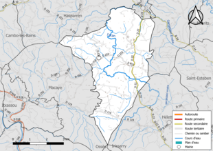 Carte en couleur présentant le réseau hydrographique de la commune