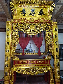 A ban tho
(worship table) is an altar used in ancestral worship and worship of Buddhas and gods in Vietnam Ban tho gia dinh truyen thong.jpg