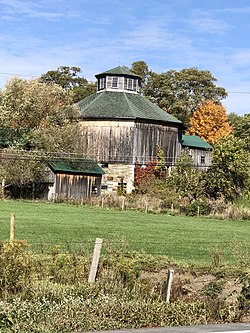 Baker Octagon Barn, Ричфилд-Спрингс, округ Отсего, штат Нью-Йорк.