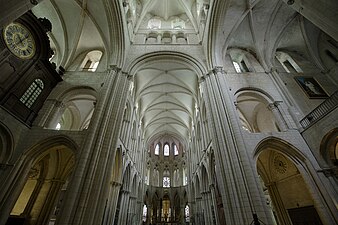 Vista del transepto y el coro