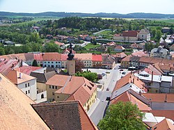 Centrum Dačic, pohled z kostelní věže sv. Vavřince