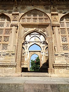 Džali v Čampanerju uporablja tradicionalne indijske geometrijske vzorce in islamsko geometrijo