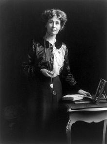 Emmeline Pankhurst hacia 1913 (Wikipedia)