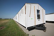 FEMAの仮設住宅（2007年8月カンザス州の洪水の被災者のために100以上用意されたもの）