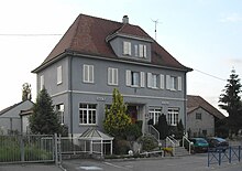 Ang Town Hall ug School sa Gommersdorf