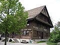 Maienbrunnenhaus von 1805 oder früher, Bohlenständerhaus im Weiler Ismatt