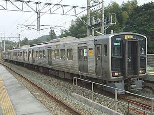 九郎原駅に停車中の813系電車（2007年11月）