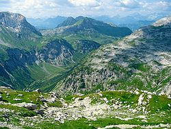 Lechquellengebirge, pohled do údolí Lechtal